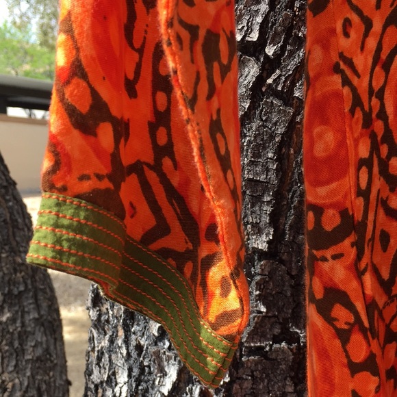 Mid-length sleeve tunic… - Picture 5 of 6